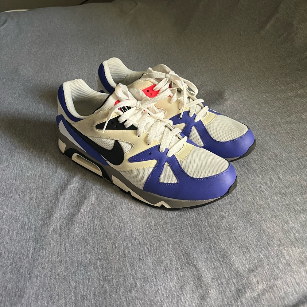 Nike White and Blue Retro Sneakers